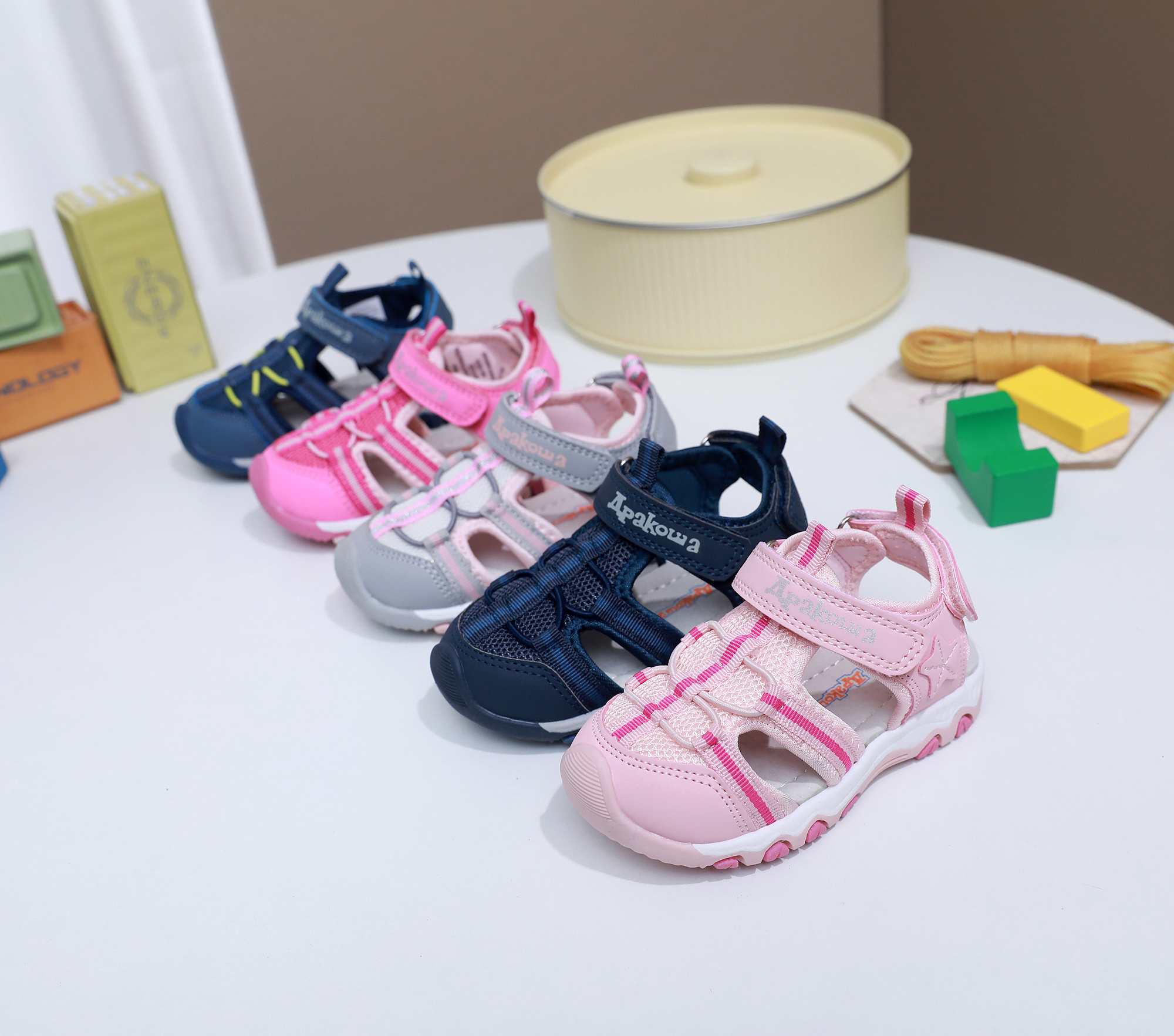 New Summer Children's Closed-T - Sport Loop Velcro 评论和价格