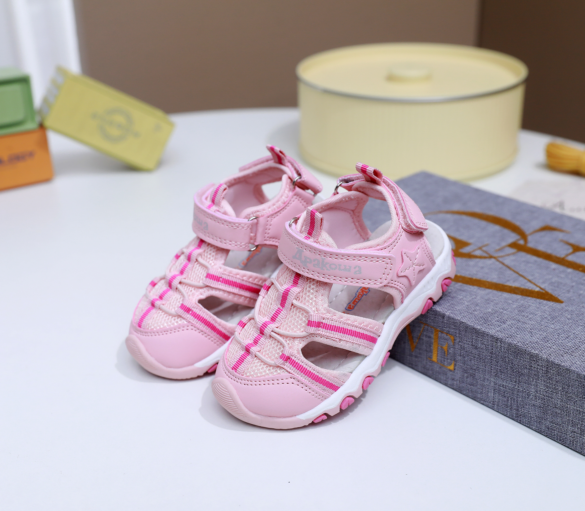 New Summer Children's Closed-T - Sport Loop Velcro 评论和价格